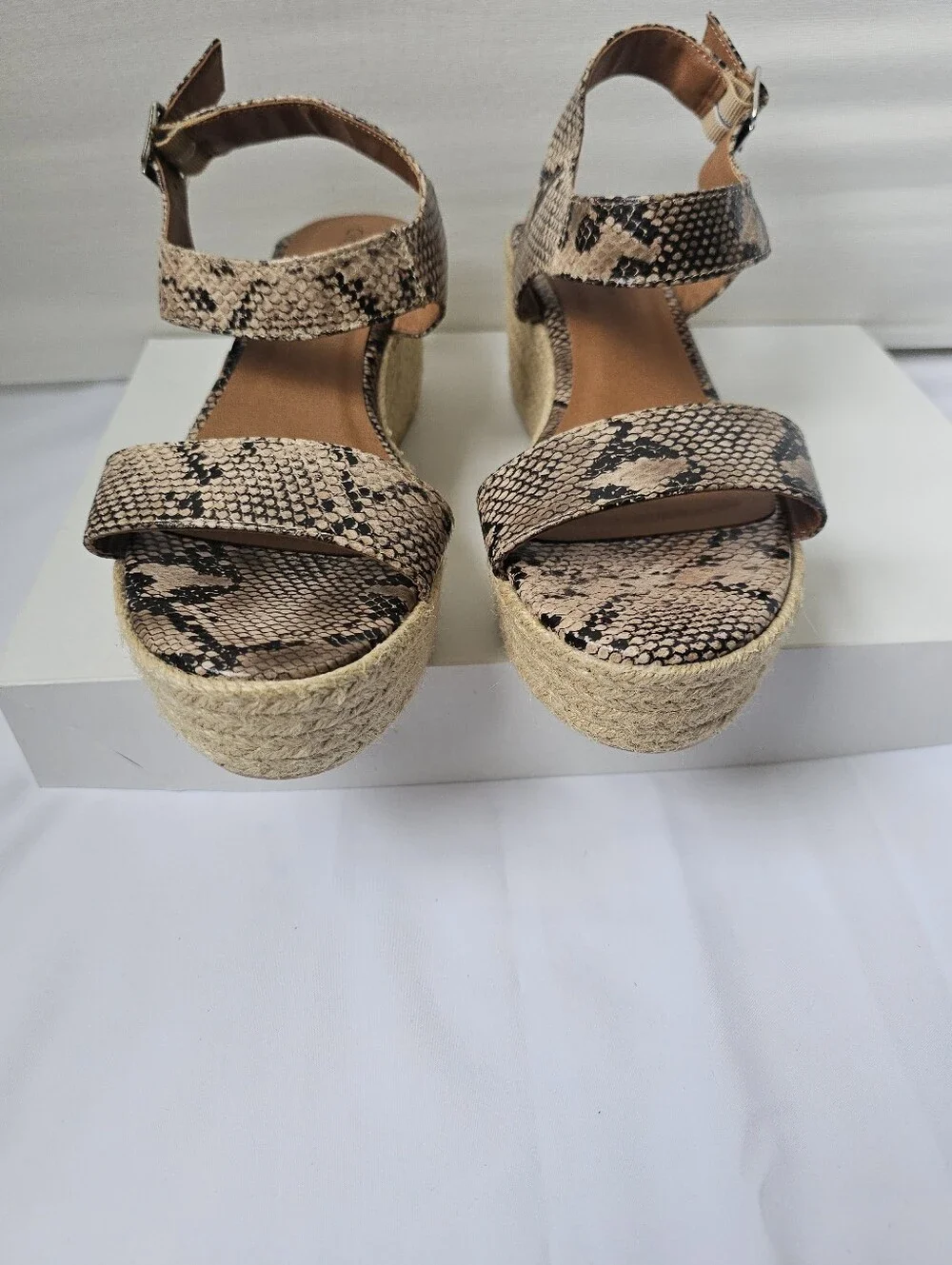 City Classified Snakeskin Espadrille Wedge Sandals Size 10